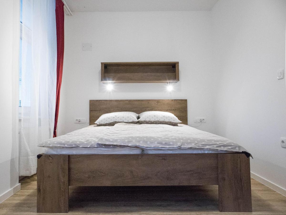 Jantar Apartmaji Novo Mesto Exteriér fotografie