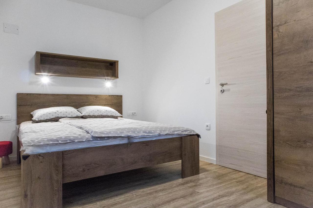 Jantar Apartmaji Novo Mesto Exteriér fotografie
